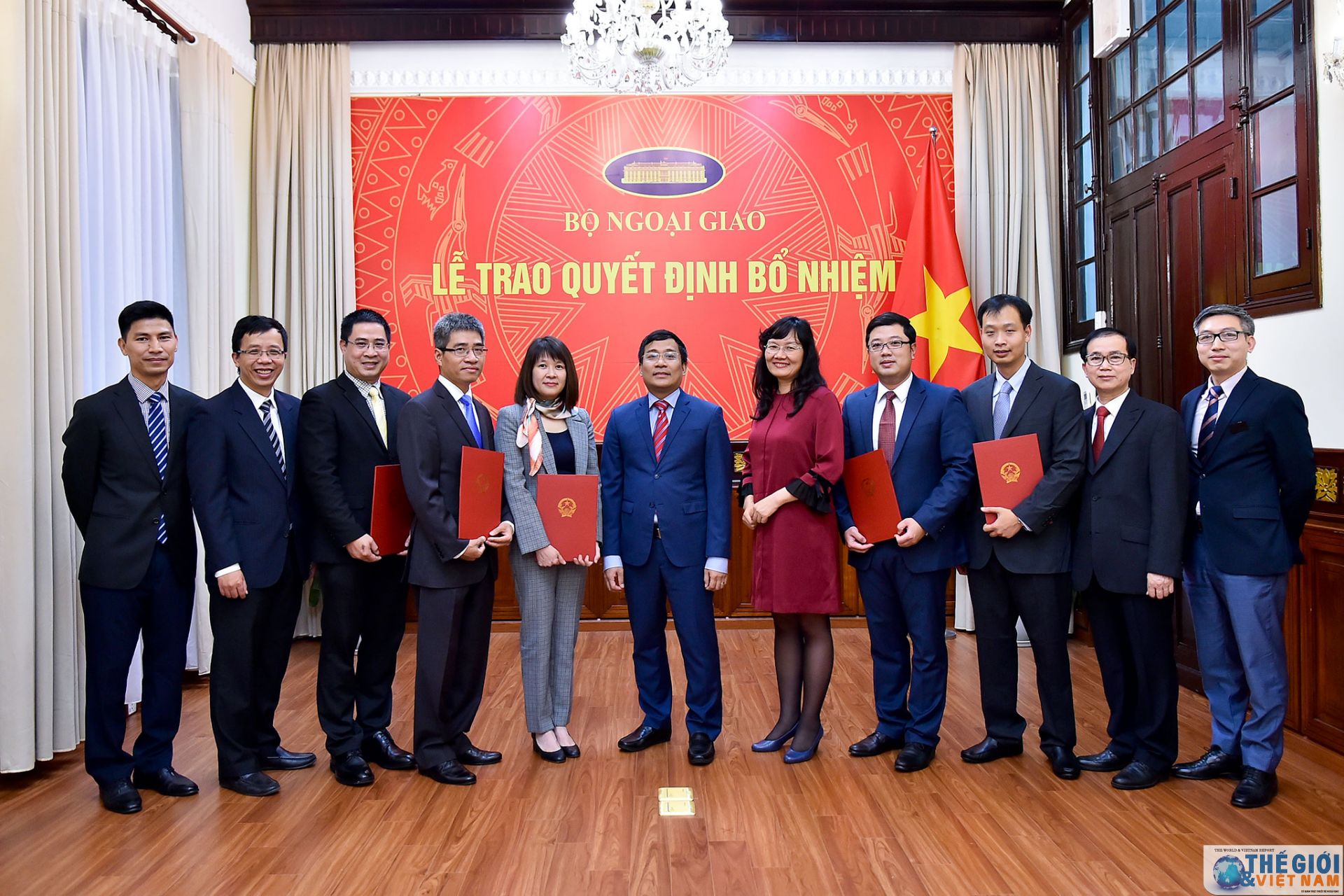 Thứ trưởng Ngoại giao Nguyễn Minh Vũ trao quyết định điều động cán bộ thu truong ngoai giao nguyen minh vu trao quyet dinh dieu dong can bo