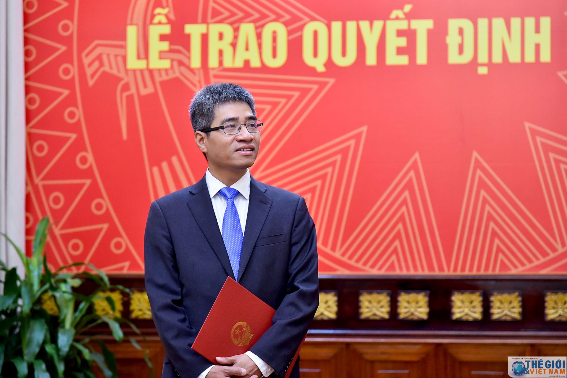 Thứ trưởng Ngoại giao Nguyễn Minh Vũ trao quyết định điều động cán bộ thu truong ngoai giao nguyen minh vu trao quyet dinh dieu dong can bo