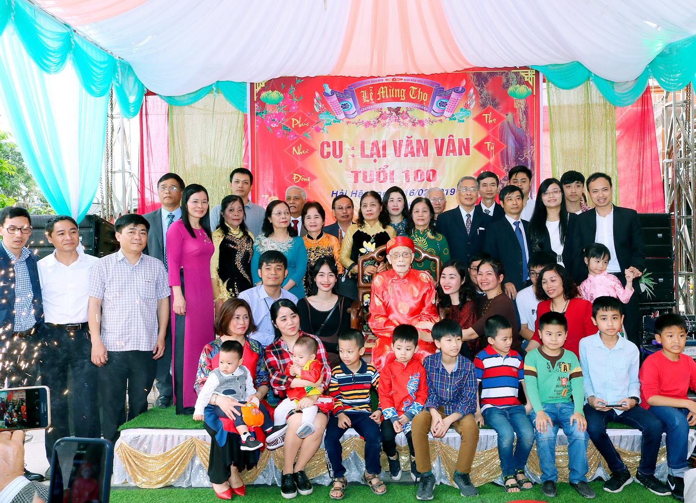 Lễ mừng thọ 100 tuổi cụ Lại Văn Vân